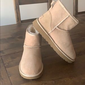 UGG Classic Mini II